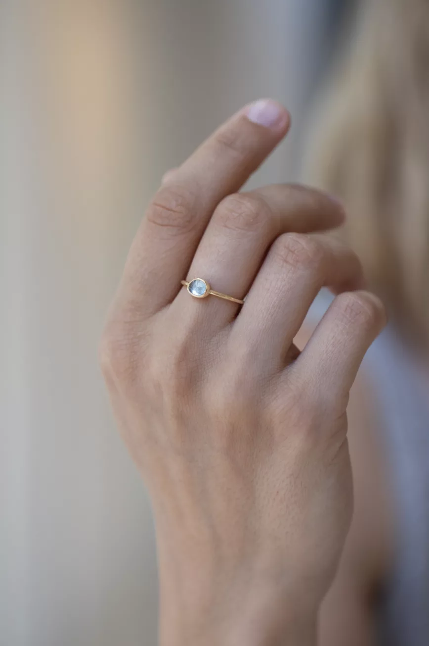 Yellow gold freeform blue aquamarine ring Celine Daoust