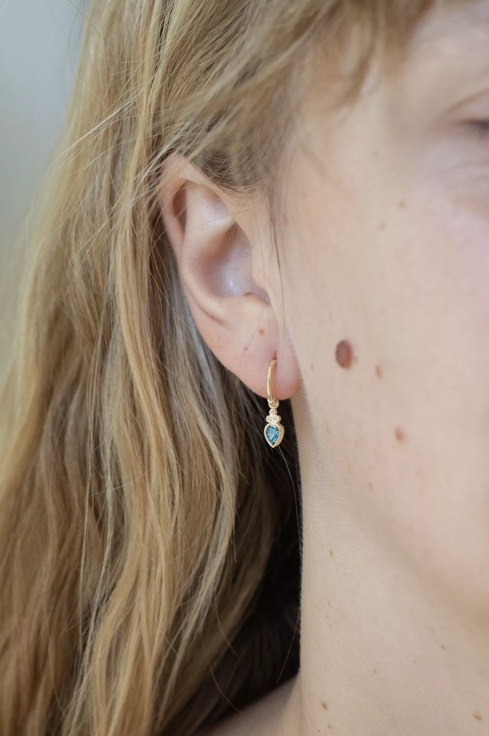 Yellow gold single stud earring oval blue tourmaline dangling diamond drops Celine Daoust