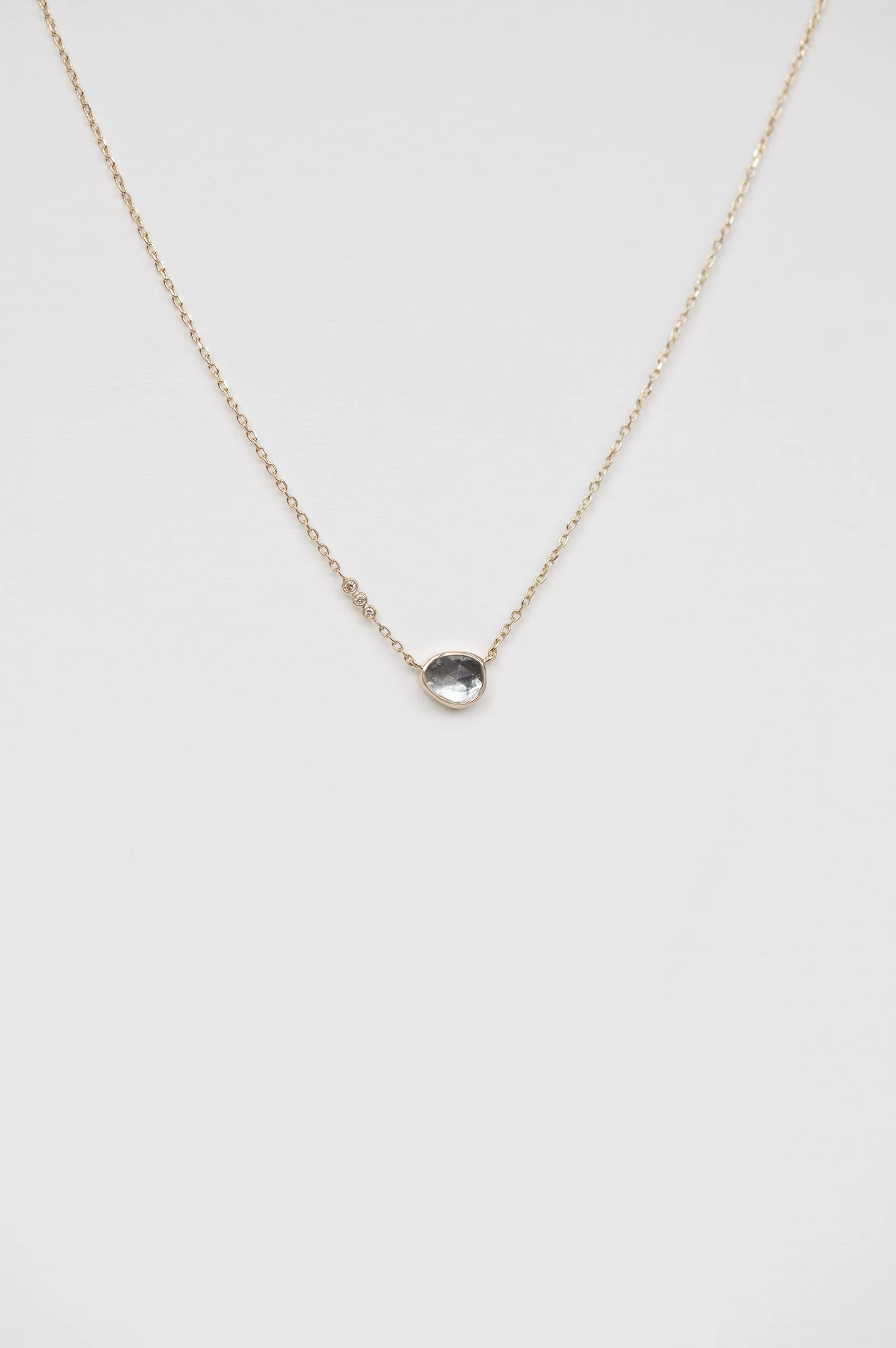 Yellow gold blue aquamarine freeform three diamonds chain necklace Celine Daoust