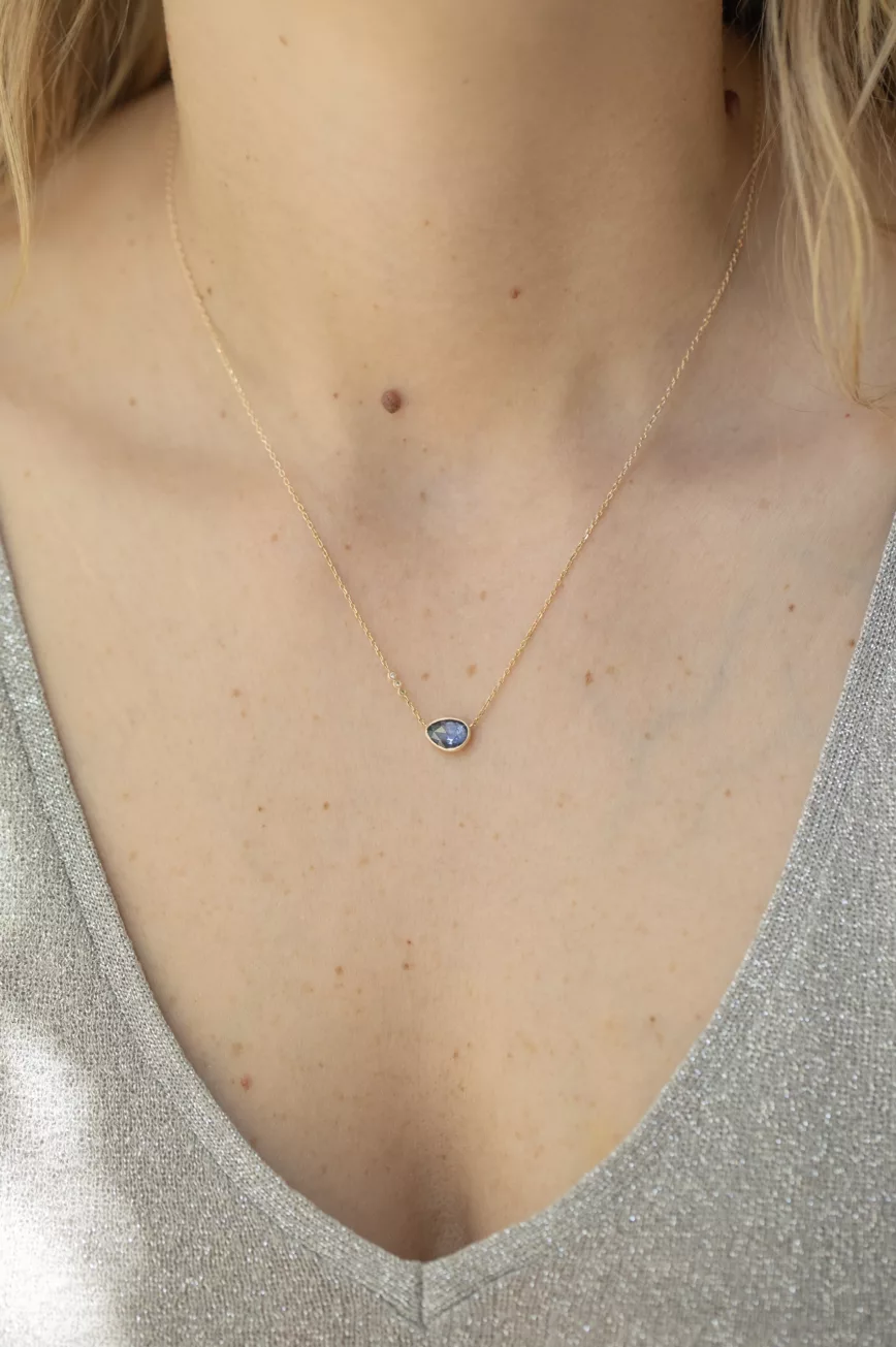 Yellow gold blue sapphire freeform three diamonds chain necklace Celine Daoust