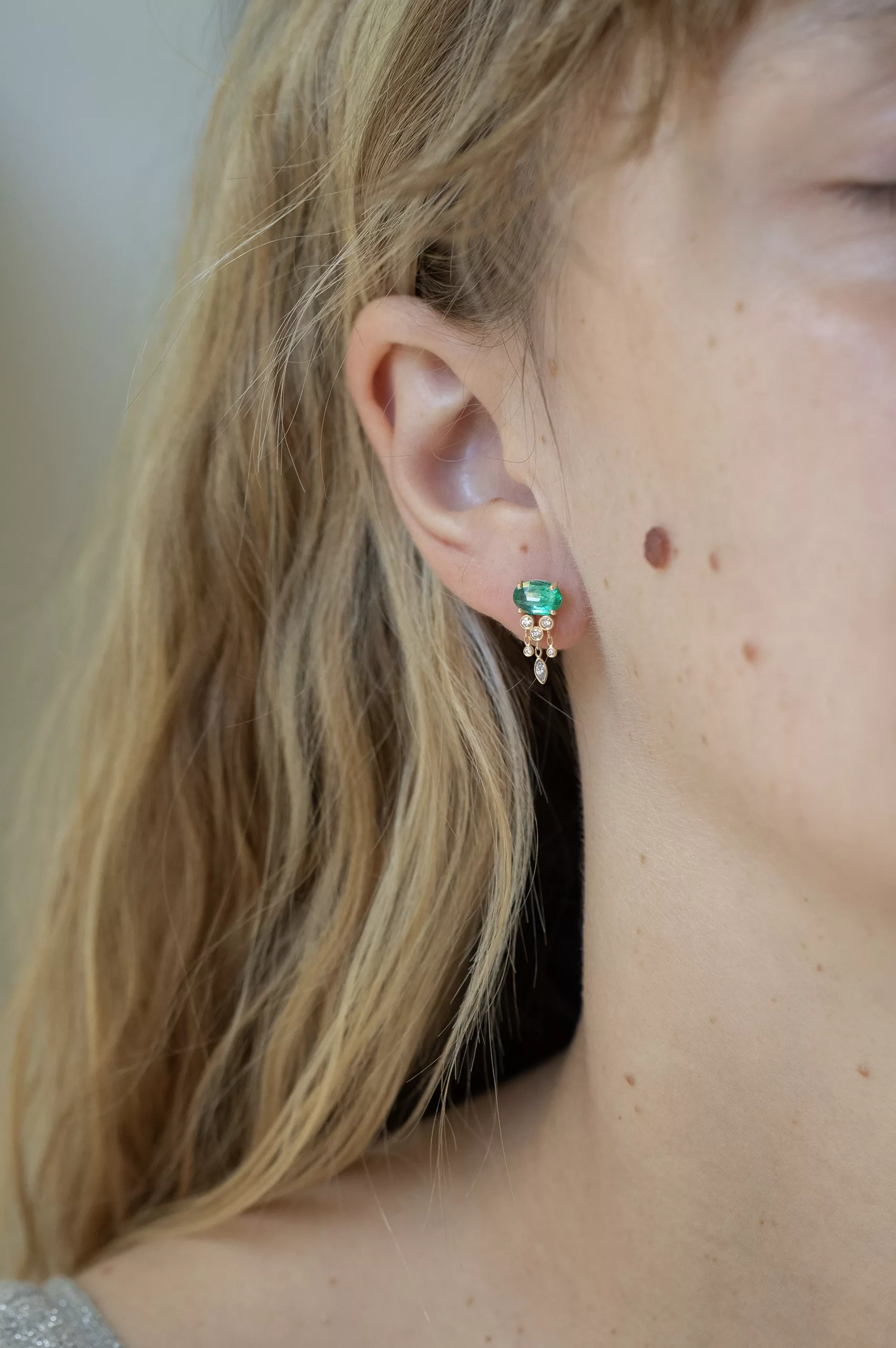 Yellow gold single stud earring oval green emerald dangling diamond drops Celine Daoust