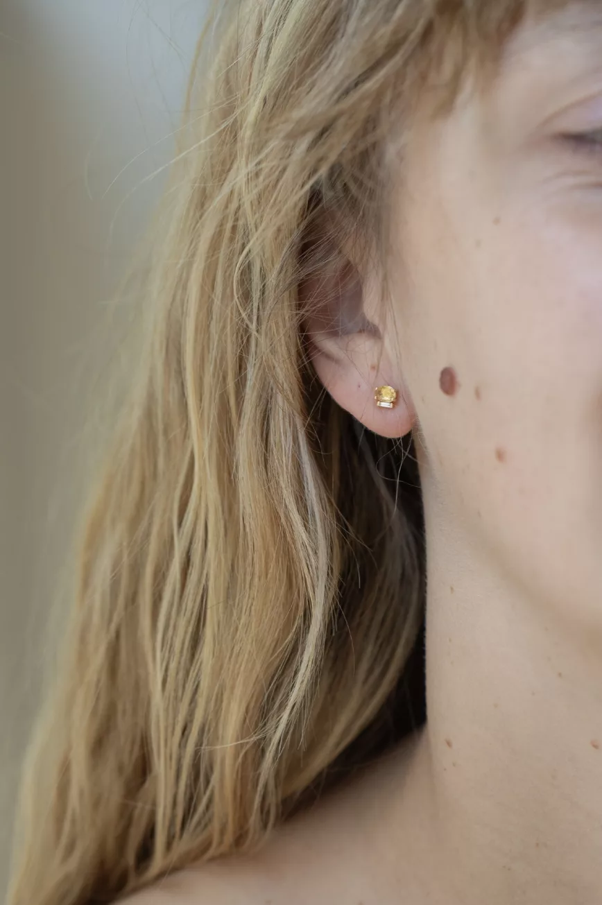 Yellow gold single stud earring yellow tourmaline baguette diamond accent Celine Daoust